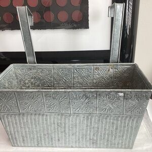 Vtg. Outdoor Tin Flower Basket for front door and/or gate/fence. Pre-owned